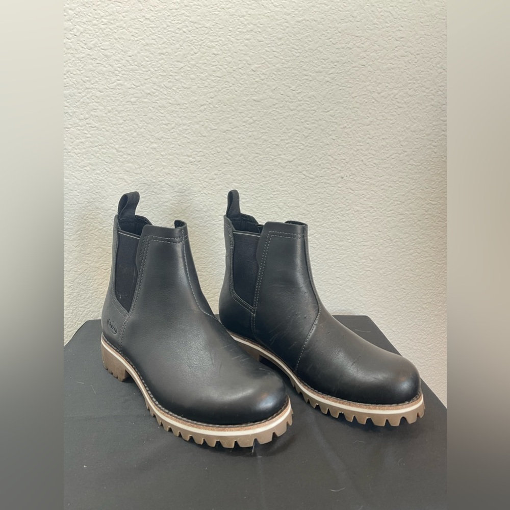 Women’s Waterproof Chaco Chelsa Fields Boots Size 6.5